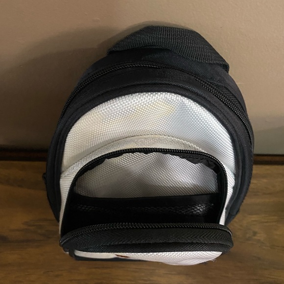 Nintendo Mario DS case. 2 zippered compartments - Picture 2 of 5